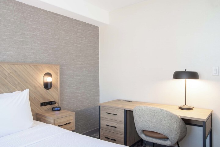 Room 30 of 46