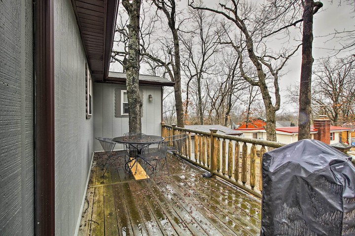 Stockton Lake Escape w / Kitchen Half Mile to Lake
