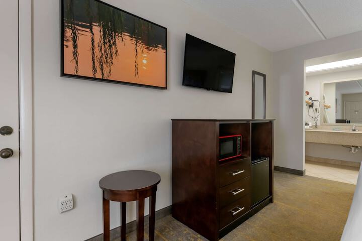 Room 18 of 33