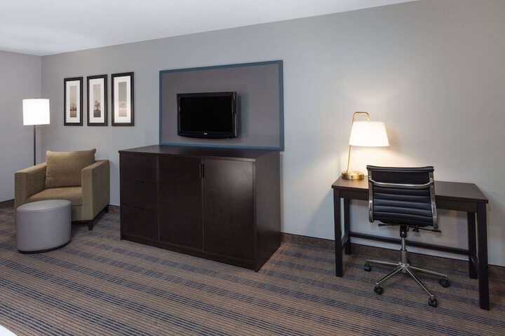 Room 7 of 76