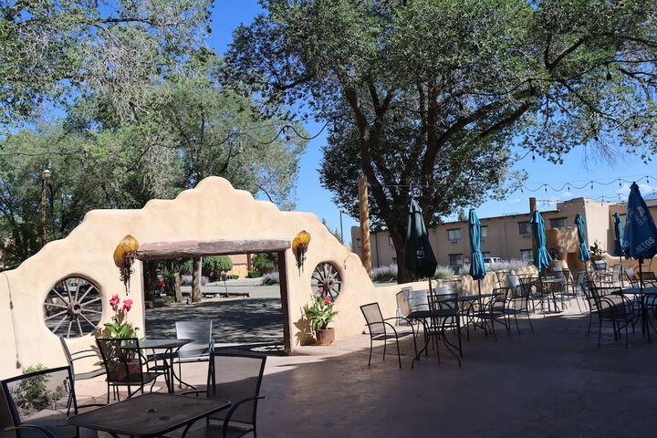 Sagebrush Inn & Suites