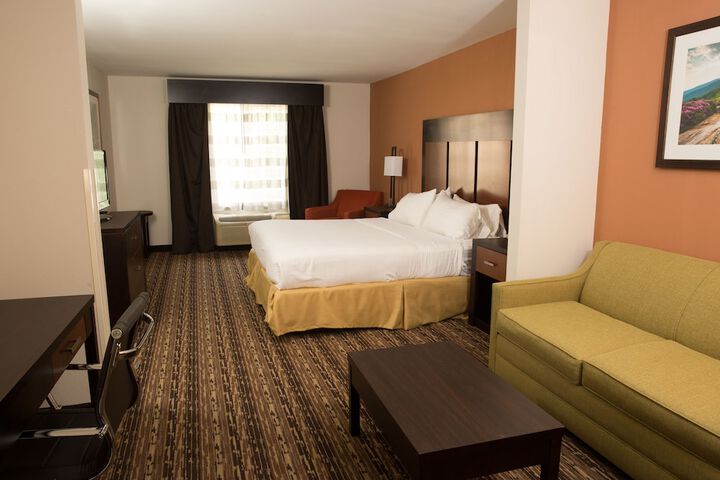 Room 12 of 36
