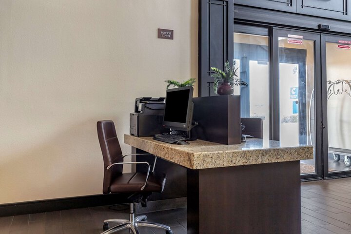 Business Center 37 of 37