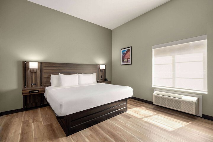 Room 25 of 63