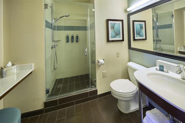 DoubleTree by Hilton Hotel Alana - Waikiki Beach