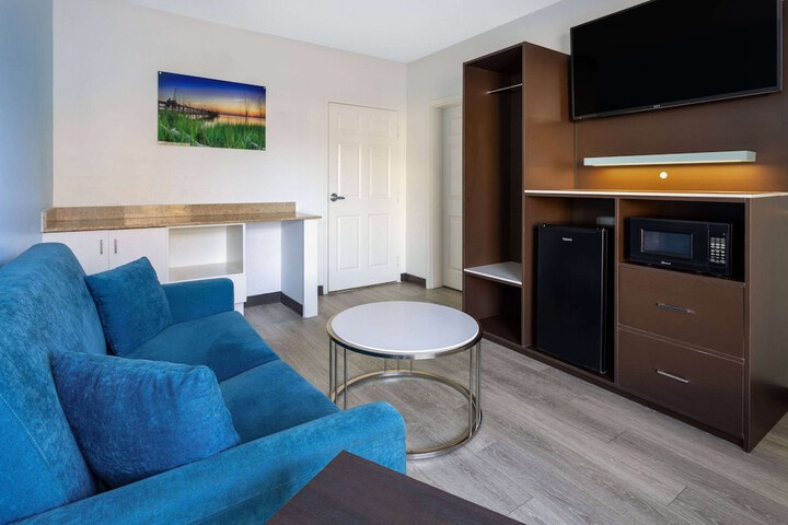 Room 25 of 39