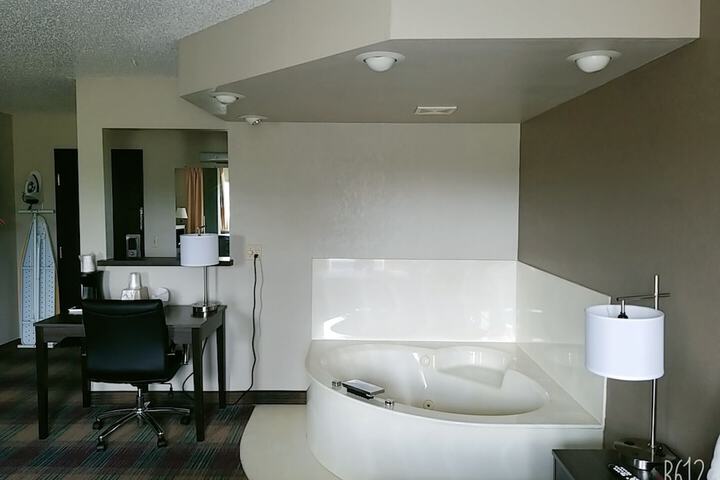 Hot Tub 35 of 41