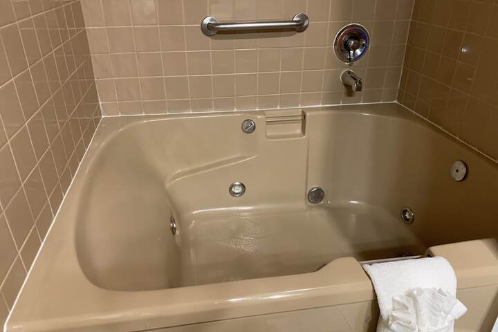 Coachman Inn & Suites