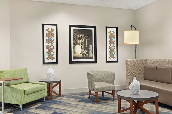 Holiday Inn Express & Suites Akron Regional Airport Area by IHG