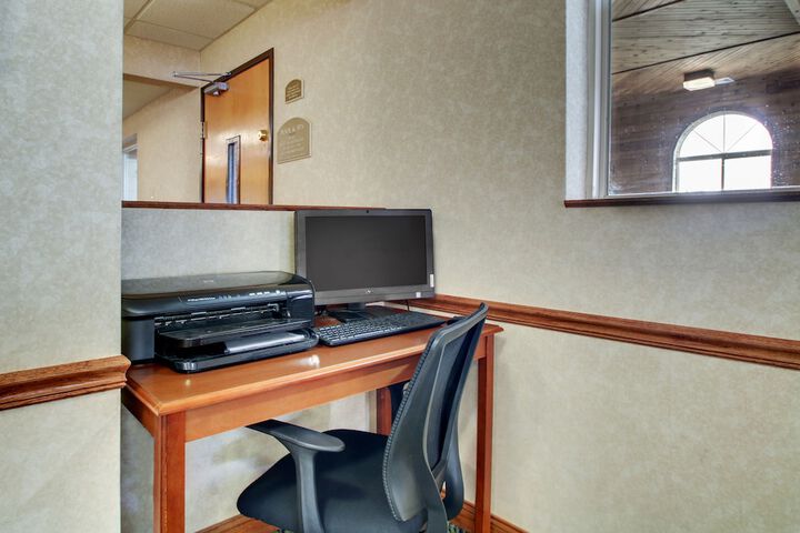 Business Center 44 of 45