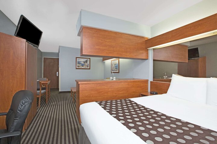 Microtel Inn & Suites by Wyndham Garland / Dallas