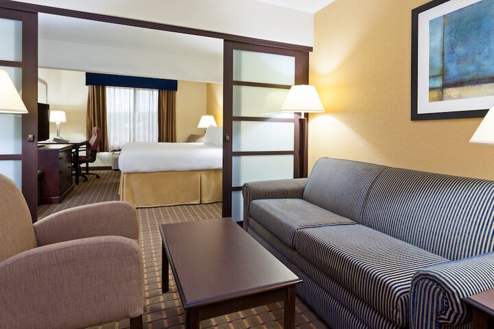 Holiday Inn Express & Suites Allentown West by IHG