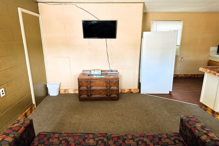 Room 8 of 23