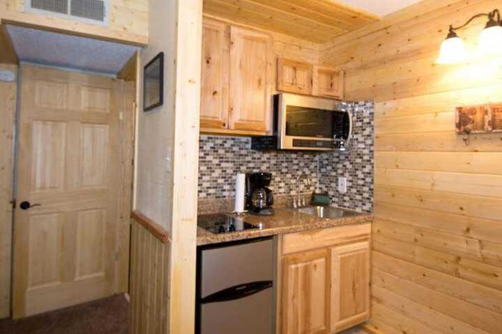Upper Canyon Inn & Cabins
