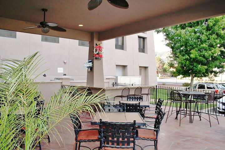 Terrace/Patio 38 of 39