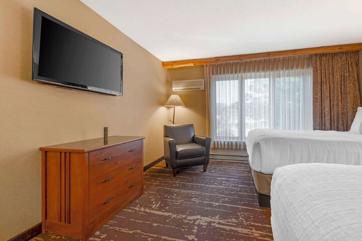 Best Western Premier The Lodge on Lake Detroit