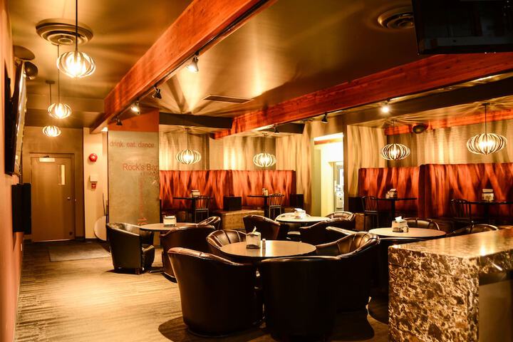 Lounge 15 of 22