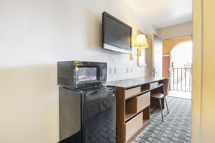 Room 11 of 25