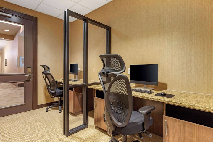 Business Center 92 of 93