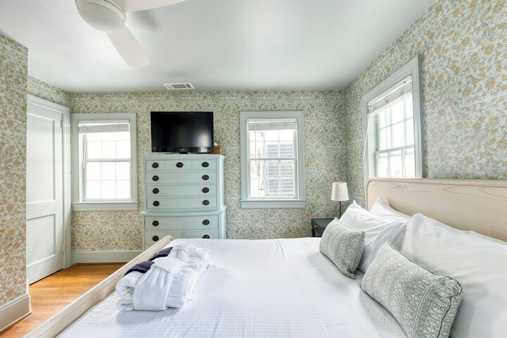 Room 169 of 292