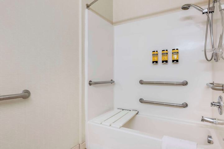 Best Western Plus Lake Elsinore Inn & Suites