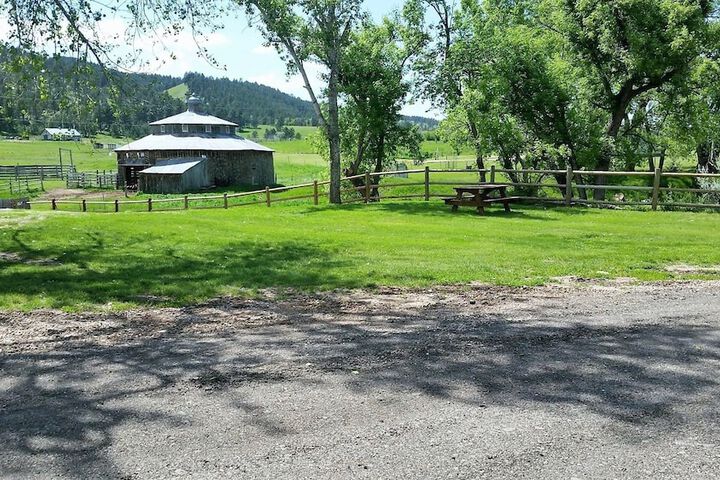 No Name City Luxury Cabins & RV