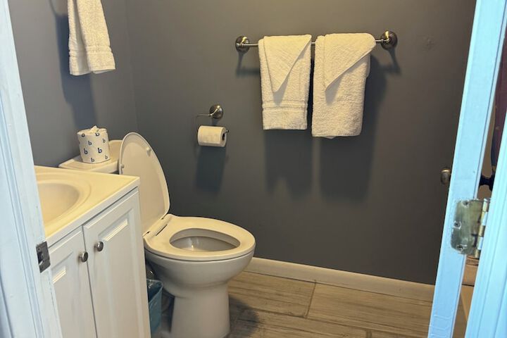 Room 4 of 9