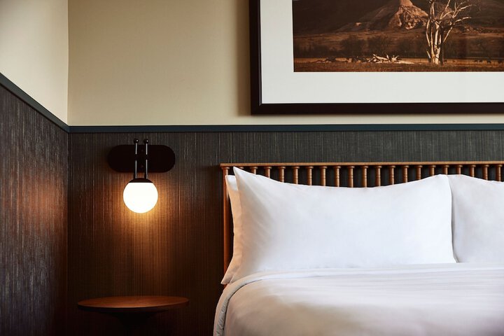 The Scarlet Lincoln, a Tribute Portfolio Hotel