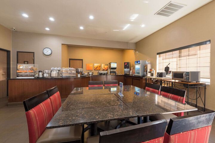 Breakfast/Coffee Service 122 of 132