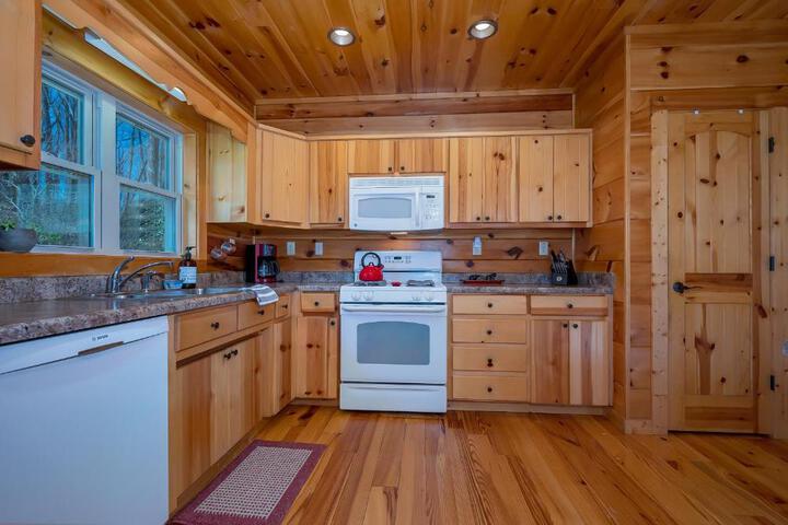 Scenic Mountain Comfort 4Br Family Getaway
