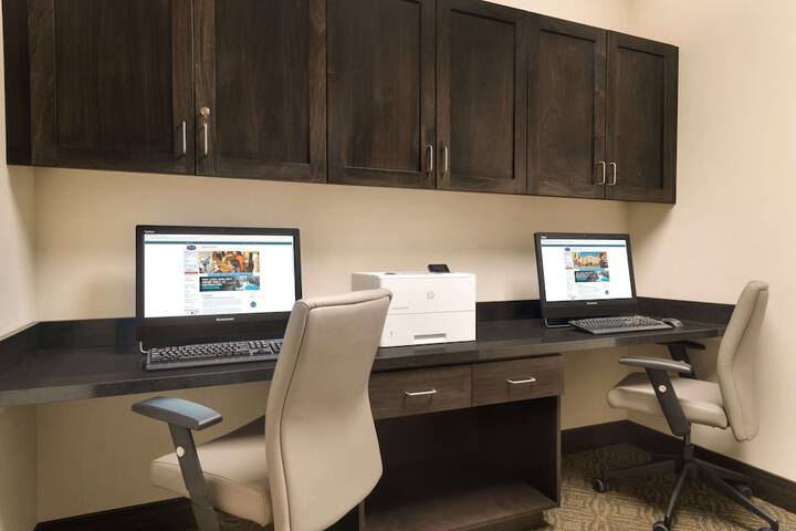 Business Center 26 of 26