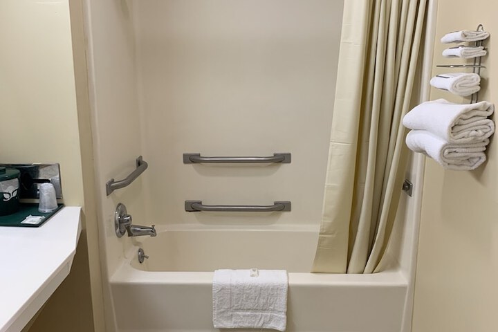 Room 16 of 19