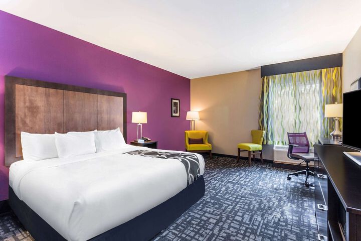 Room 17 of 28