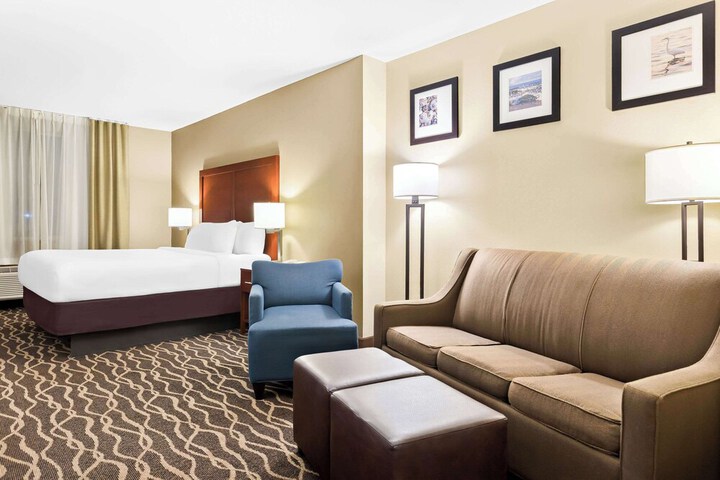 Comfort Suites Tampa Airport North
