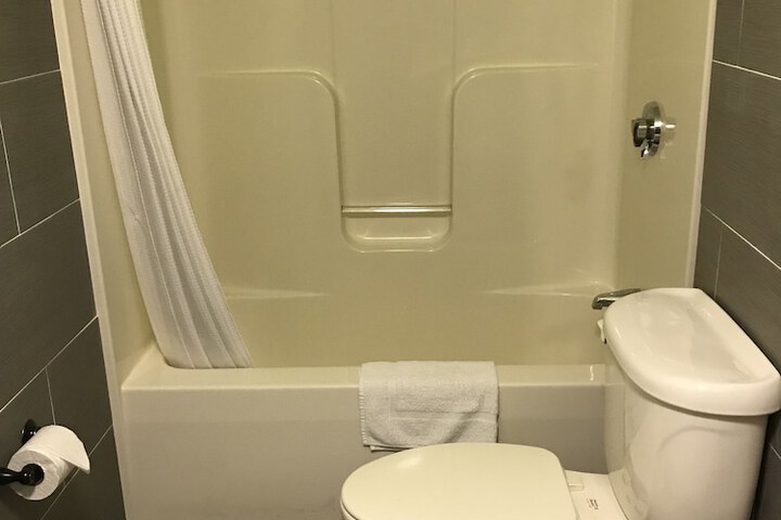 Room 10 of 25