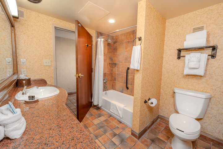 Chateau on the Lake Resort Spa and Convention Center