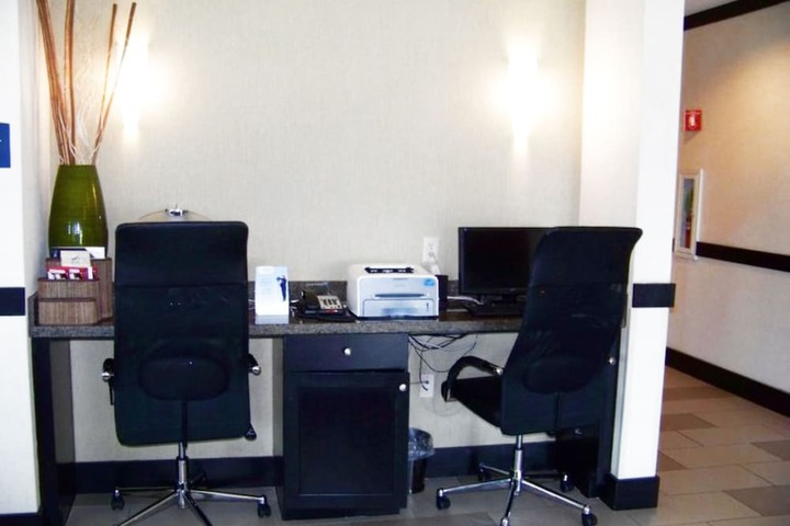 Business Center 22 of 24