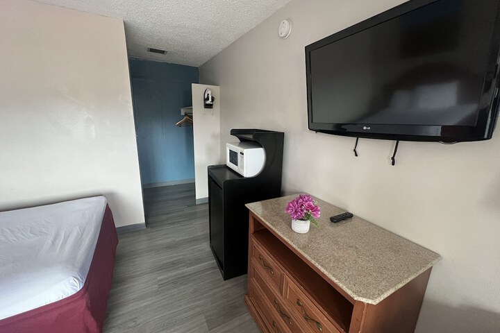 Room 12 of 23