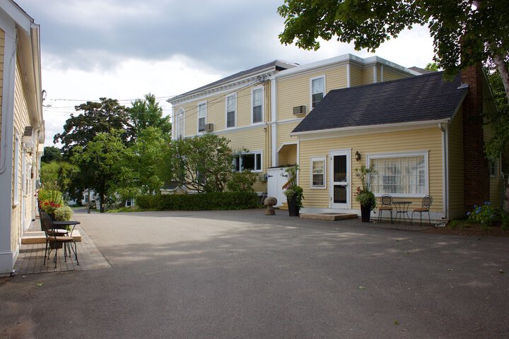 Tattingstone Inn