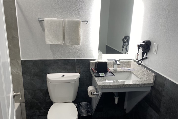 Room 5 of 23