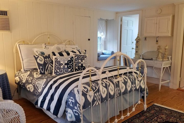Room 33 of 47