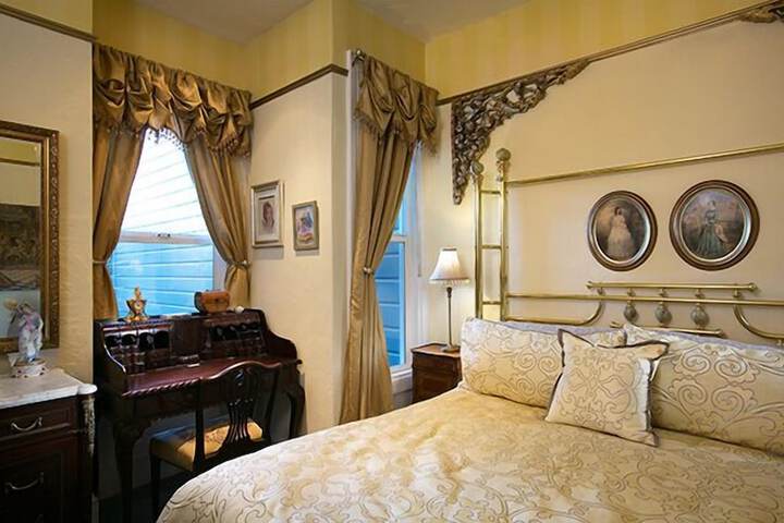 Room 13 of 35