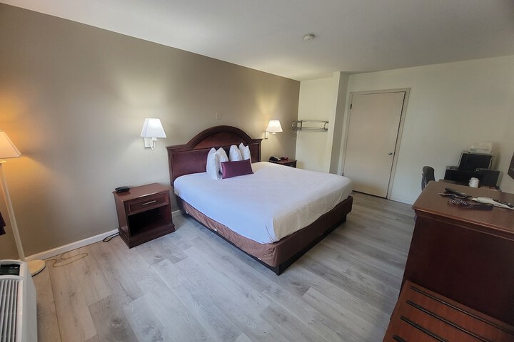 Room 12 of 18