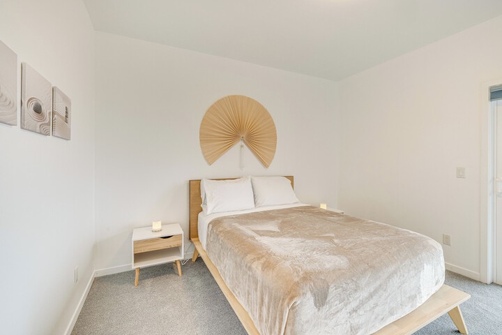 Lovely Rockaway Beach Home w / Pacific Ocean Views!