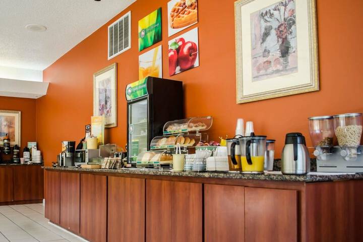 Breakfast/Coffee Service 36 of 39