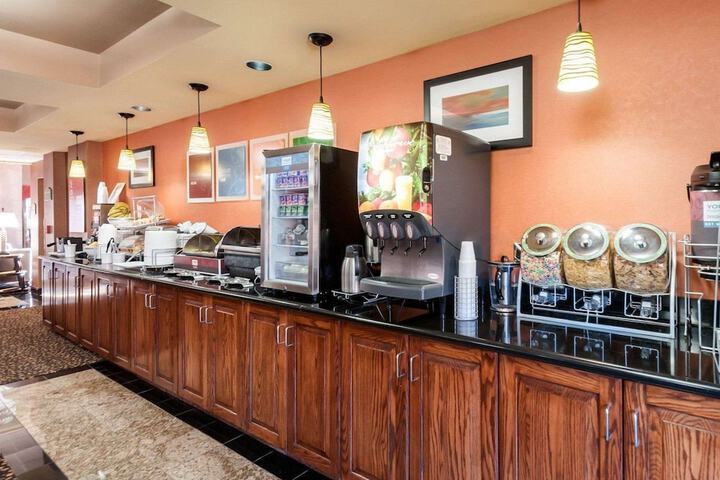 Breakfast/Coffee Service 24 of 34