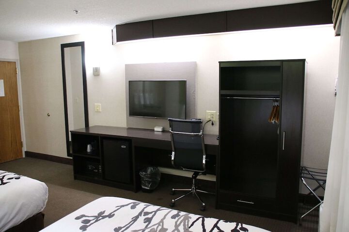 Room 37 of 49