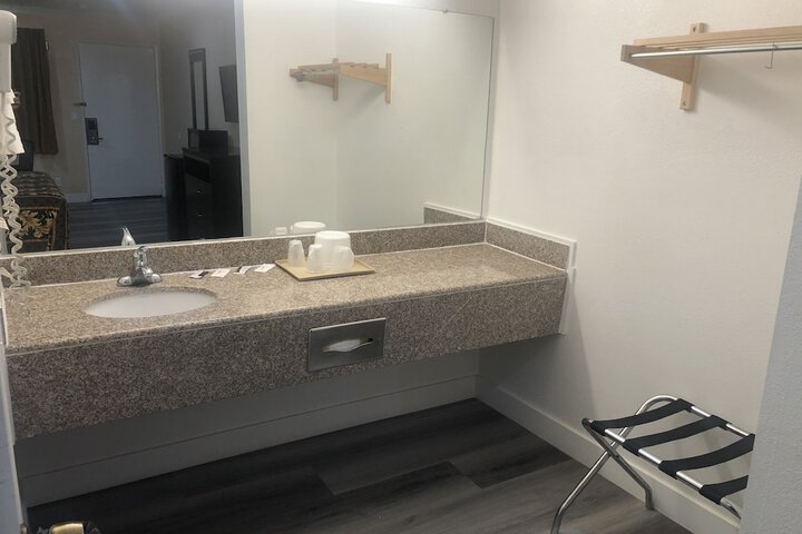 Room 18 of 34