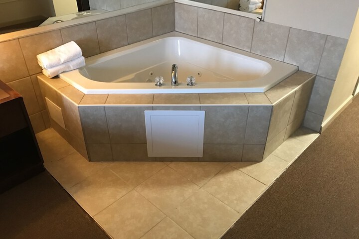 Hot Tub 51 of 54