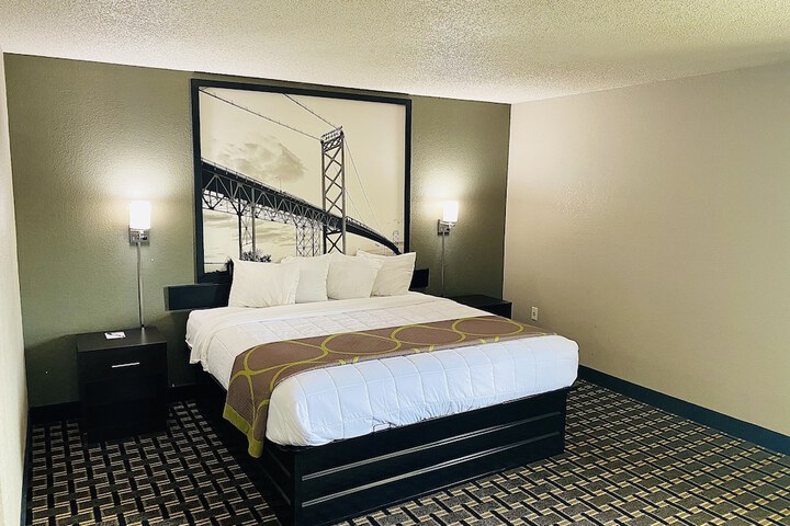 Super 8 by Wyndham Wyoming / Grand Rapids Area